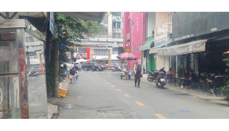 BÁN NHÀ MẶT TIỀN 110M2 3 TẦNG NGANG 5.5M VỈA HÈ NGỢP BANK BÙI THỊ XUÂN 11.5 TỶ.